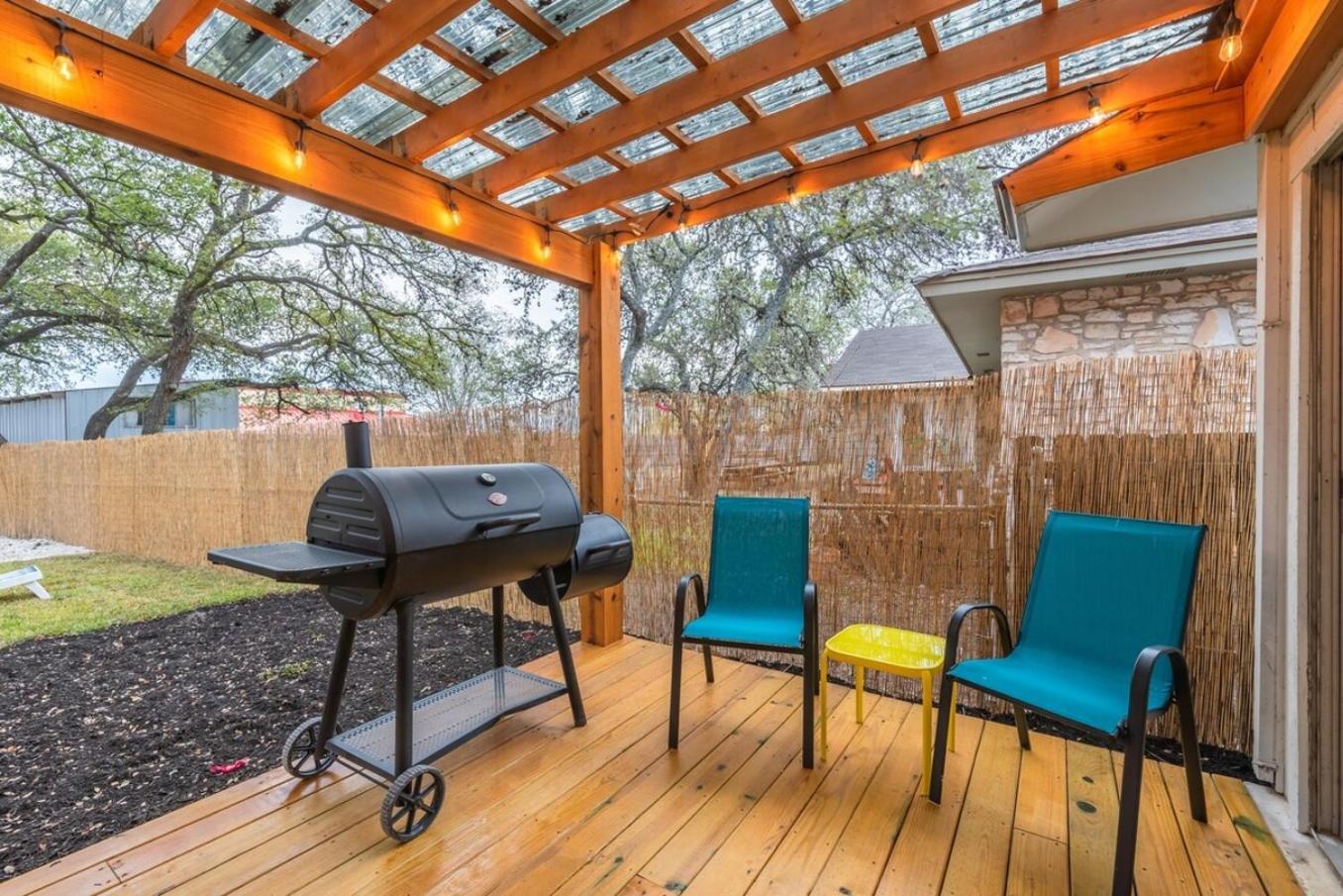 Luxurious Home With Hot Tub & Tree Deck By 6Flags San Antonio Exterior photo